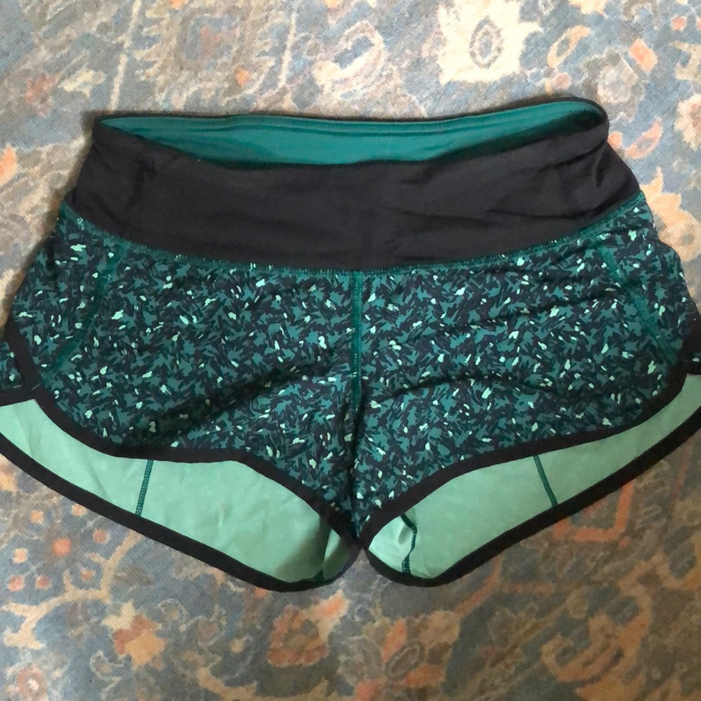 Lululemon Speed Up shorts 2.5, size 2